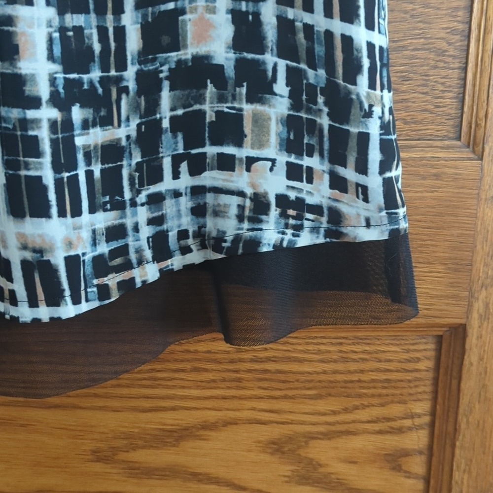 Simply Vera by Vera Wang Black White and Pink "Northern Escape " Cap Sleeve Top - Picture 2 of 9